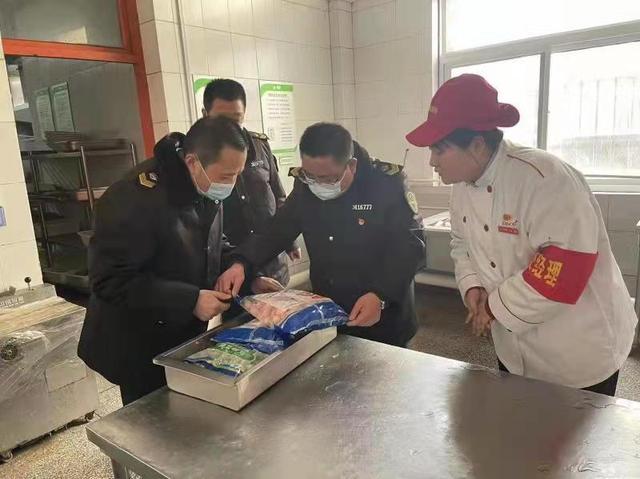 保安全"食品安全專項行動,進一步加強校園及周邊食品經營安全監督